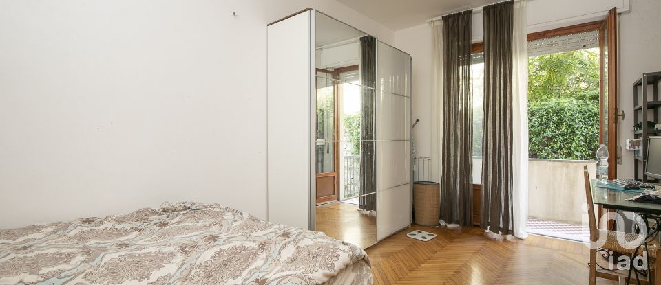 Apartment 5 rooms of 95 m² in Genova (16134)