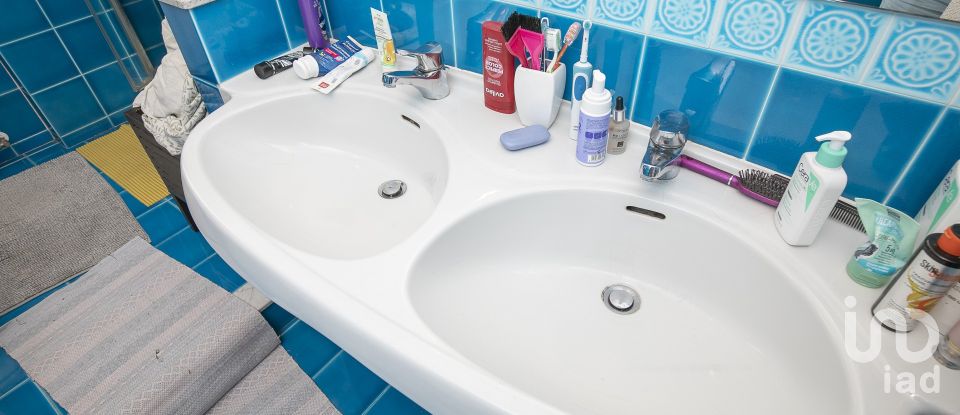 Apartment 5 rooms of 95 m² in Genova (16134)