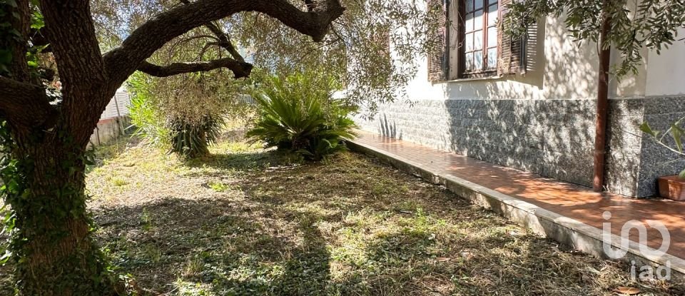 Casale 8 locali di 245 m² in Tovo San Giacomo (17020)