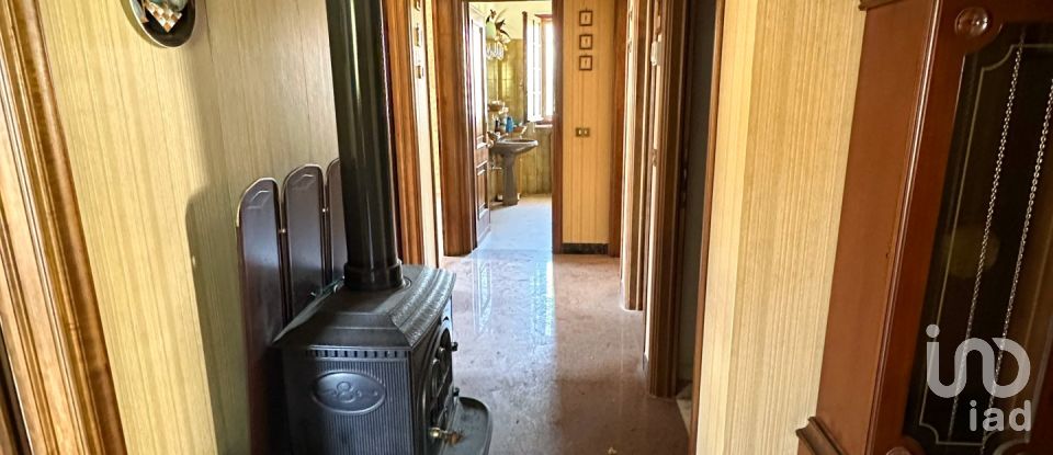 Casale 8 locali di 245 m² in Tovo San Giacomo (17020)