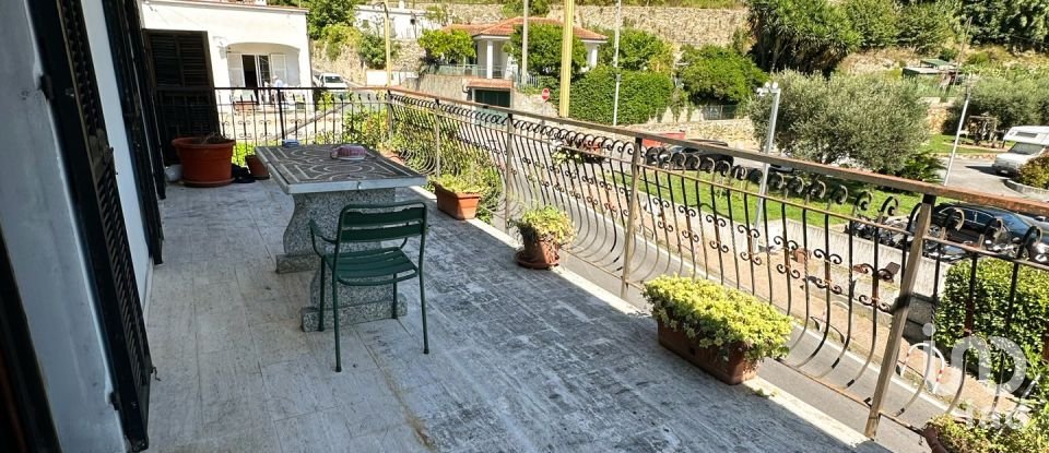 Casale 8 locali di 245 m² in Tovo San Giacomo (17020)