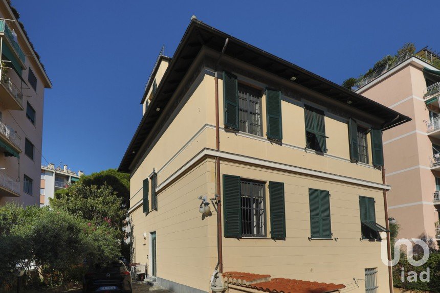 Appartamento 10 locali di 234 m² a Genova (16148)
