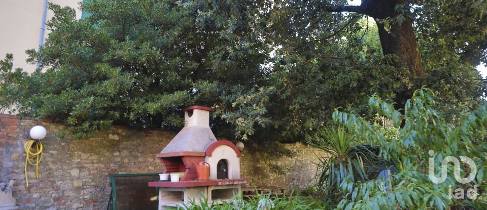 Appartamento 10 locali di 234 m² a Genova (16148)