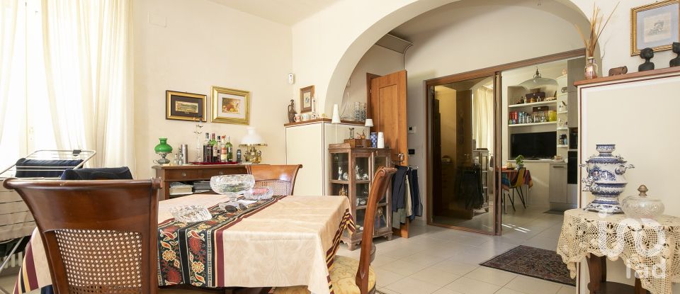 Appartamento 10 locali di 234 m² a Genova (16148)