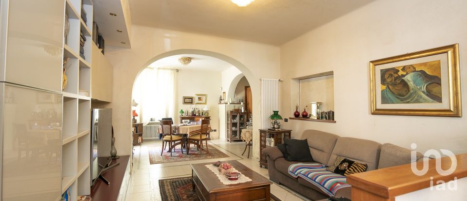 Appartamento 10 locali di 234 m² a Genova (16148)