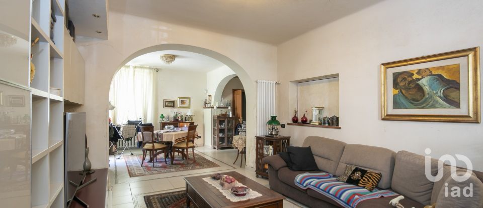 Appartamento 10 locali di 234 m² a Genova (16148)