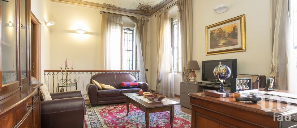 Appartamento 10 locali di 234 m² a Genova (16148)