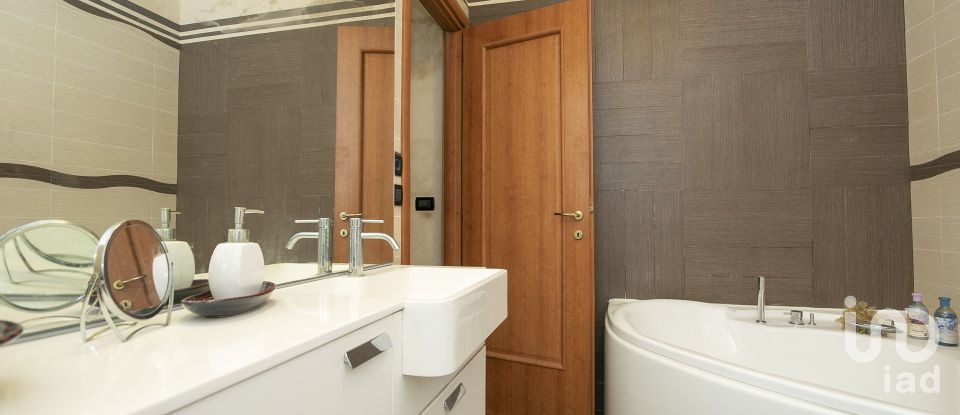 Appartamento 10 locali di 234 m² a Genova (16148)