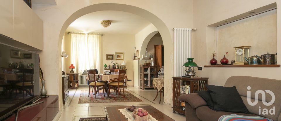 Appartamento 10 locali di 234 m² a Genova (16148)