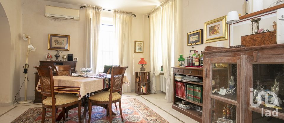 Appartamento 10 locali di 234 m² a Genova (16148)