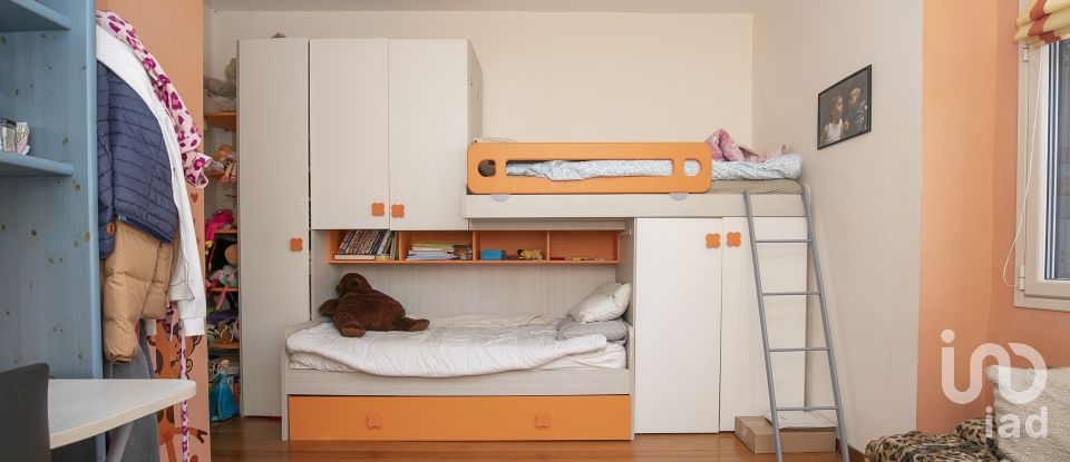 Appartamento 7 locali di 175 m² a Genova (16148)