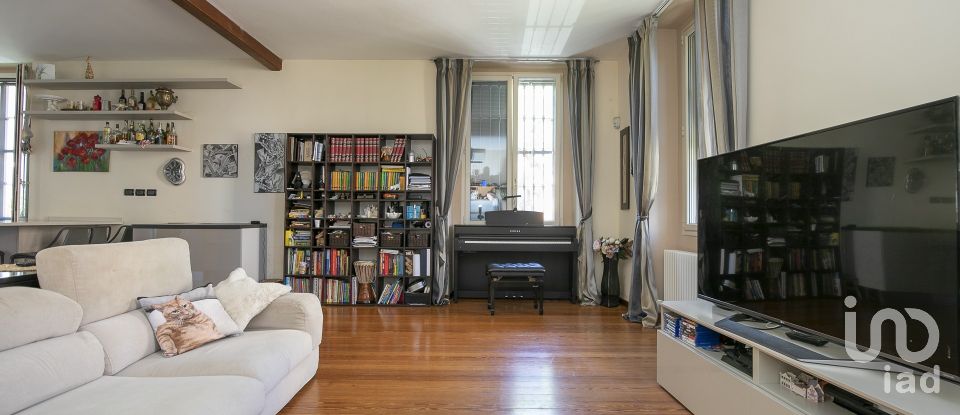 Appartamento 7 locali di 175 m² a Genova (16148)