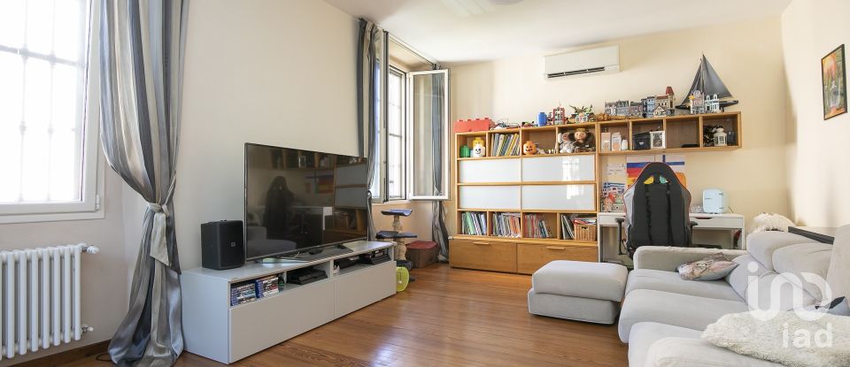 Appartamento 7 locali di 175 m² a Genova (16148)