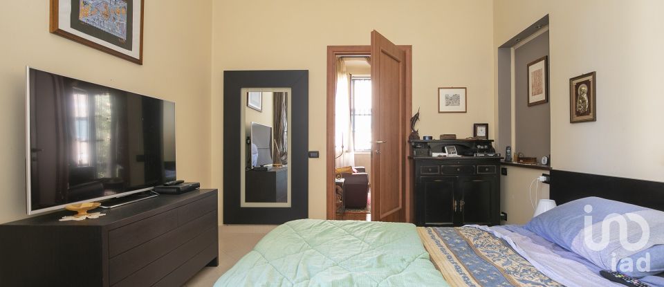 Townhouse 21 rooms of 420 m² in Genova (16148)