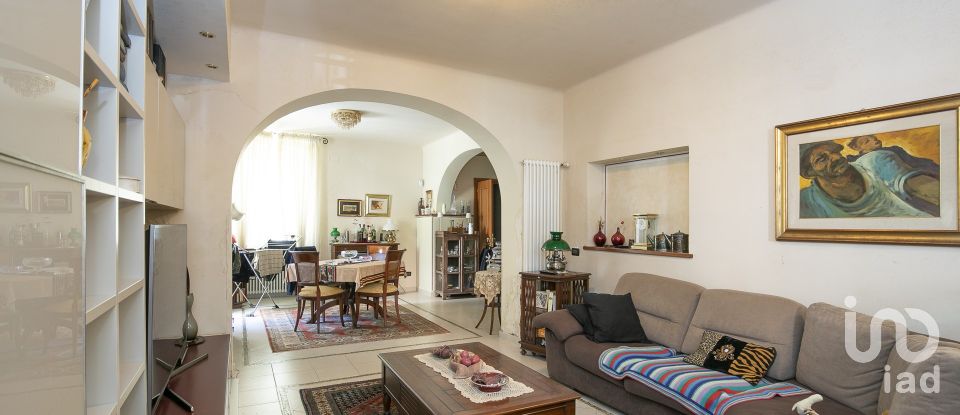 Townhouse 21 rooms of 420 m² in Genova (16148)