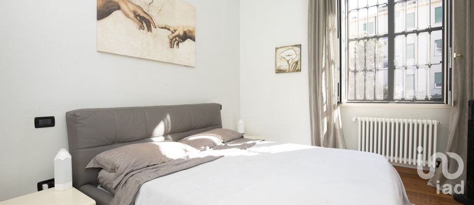 Townhouse 21 rooms of 420 m² in Genova (16148)