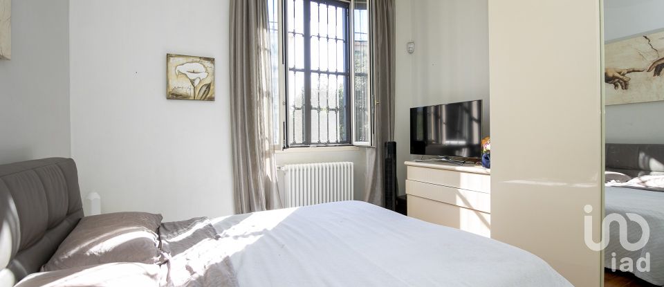 Townhouse 21 rooms of 420 m² in Genova (16148)