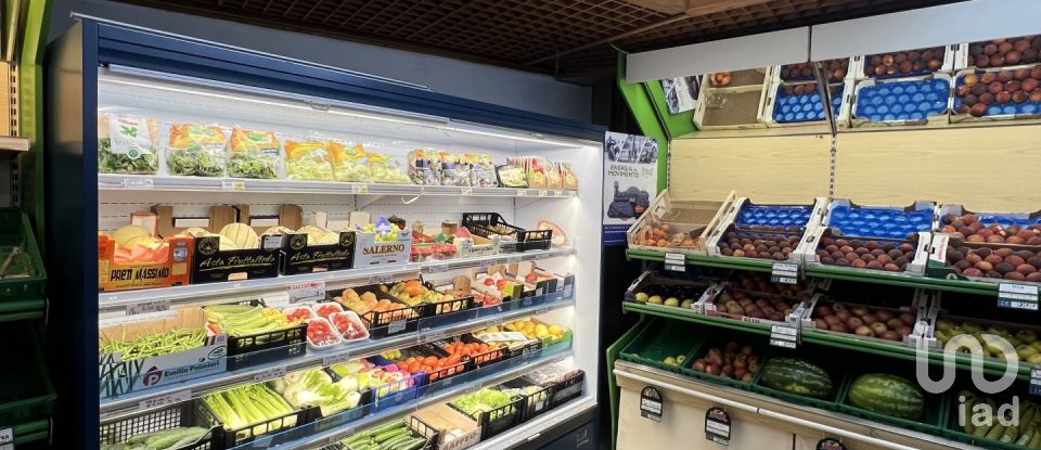 Negozio / locale commerciale di 323 m² in San Salvatore Monferrato (15046)