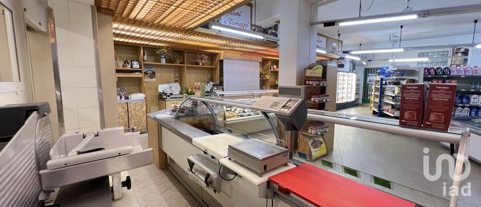 Negozio / locale commerciale di 323 m² in San Salvatore Monferrato (15046)