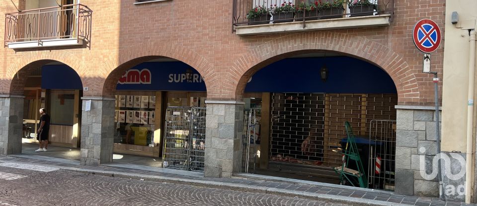Negozio / locale commerciale di 323 m² in San Salvatore Monferrato (15046)