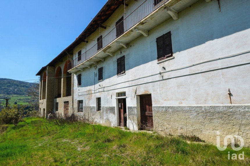 Casa indipendente 9 locali di 250 m² in Monesiglio (12077)