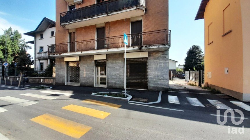 Shop / premises commercial of 130 m² in Erba (22036)