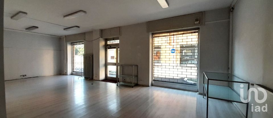 Shop / premises commercial of 130 m² in Erba (22036)