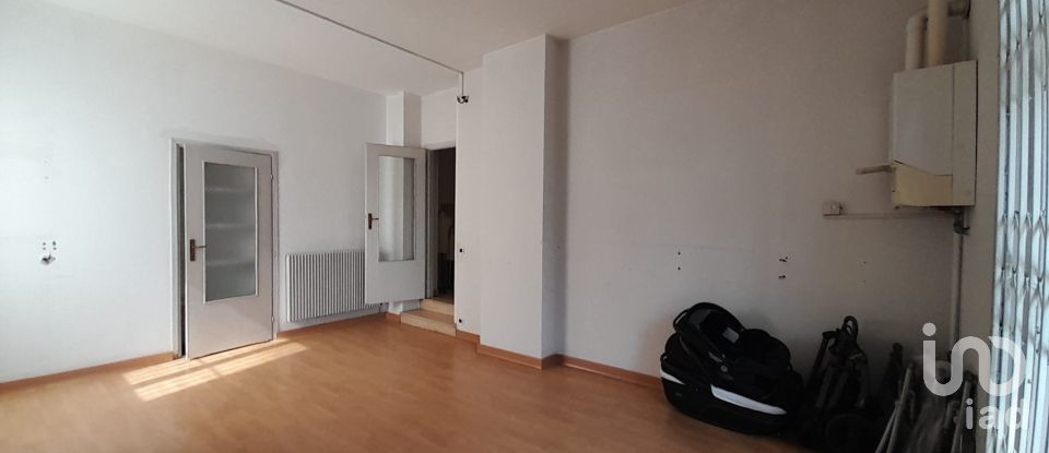 Shop / premises commercial of 130 m² in Erba (22036)