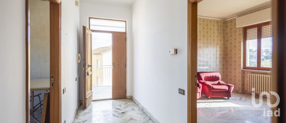 Three-room apartment of 113 m² in Montegranaro (63812)