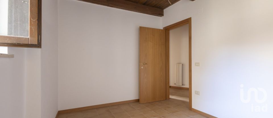 Two-room apartment of 68 m² in Montegiorgio (63833)