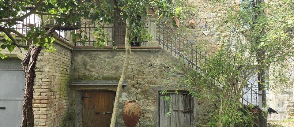 Casa indipendente 0 locali di 230 m² in Tuoro sul Trasimeno (06069)