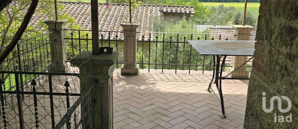 Casa indipendente 0 locali di 230 m² in Tuoro sul Trasimeno (06069)