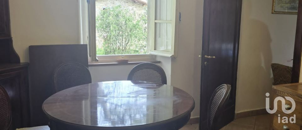 Casa indipendente 0 locali di 230 m² in Tuoro sul Trasimeno (06069)