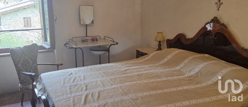 Casa indipendente 0 locali di 230 m² in Tuoro sul Trasimeno (06069)