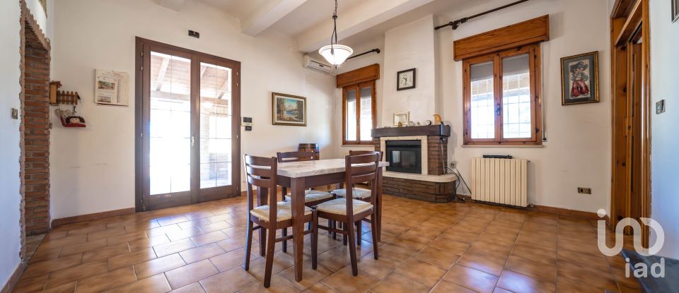 Casa indipendente / Villa 6 locali di 228 m² in Migliarino (44027)