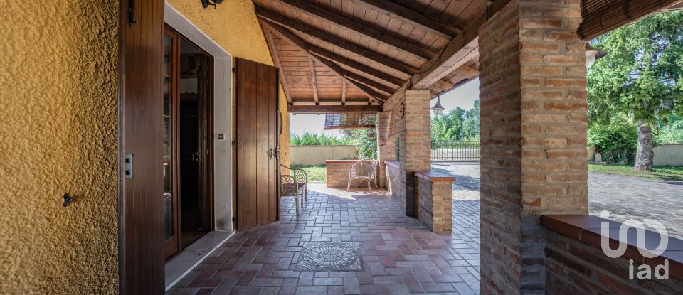 Casa indipendente / Villa 6 locali di 228 m² in Migliarino (44027)