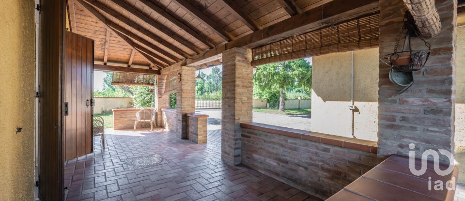 Casa indipendente / Villa 6 locali di 228 m² in Migliarino (44027)