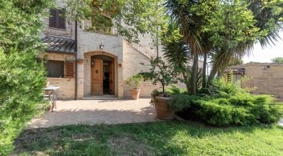 Rifugio 5 locali di 145 m² in Sant'Elpidio a Mare (63811)