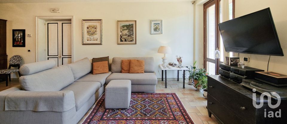 Rifugio 5 locali di 145 m² in Sant'Elpidio a Mare (63811)