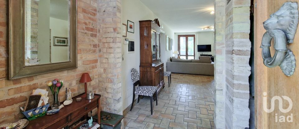 Rifugio 5 locali di 145 m² in Sant'Elpidio a Mare (63811)