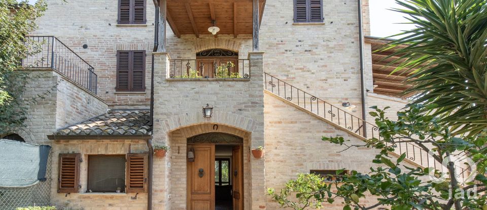 Rifugio 5 locali di 145 m² in Sant'Elpidio a Mare (63811)