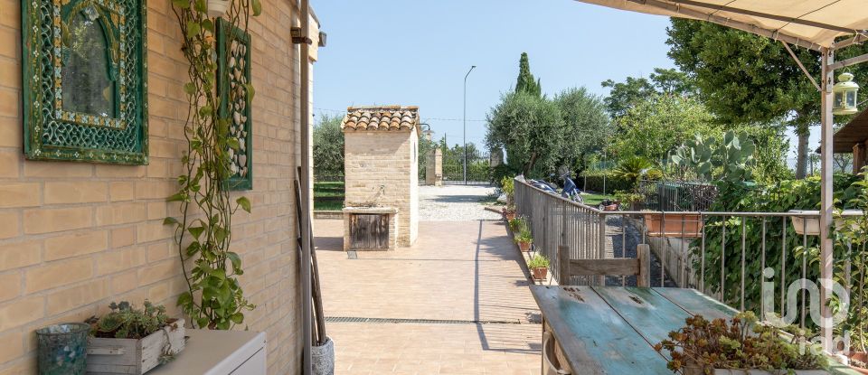 Rifugio 5 locali di 145 m² in Sant'Elpidio a Mare (63811)