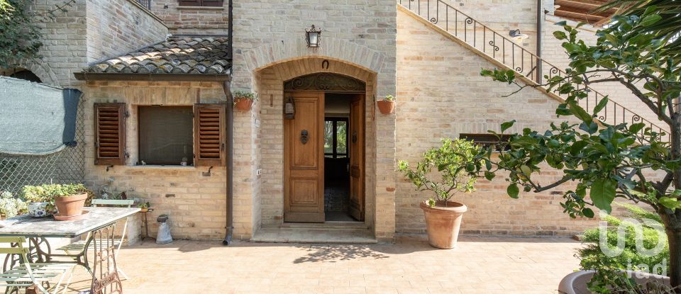 Rifugio 5 locali di 145 m² in Sant'Elpidio a Mare (63811)