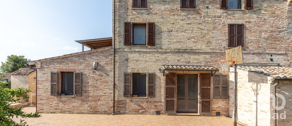 Rifugio 5 locali di 145 m² in Sant'Elpidio a Mare (63811)