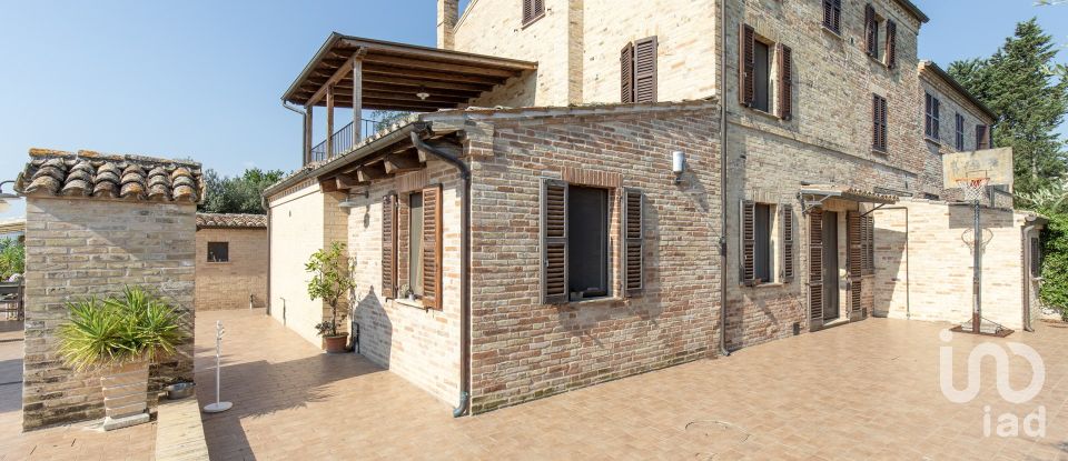 Rifugio 5 locali di 145 m² in Sant'Elpidio a Mare (63811)