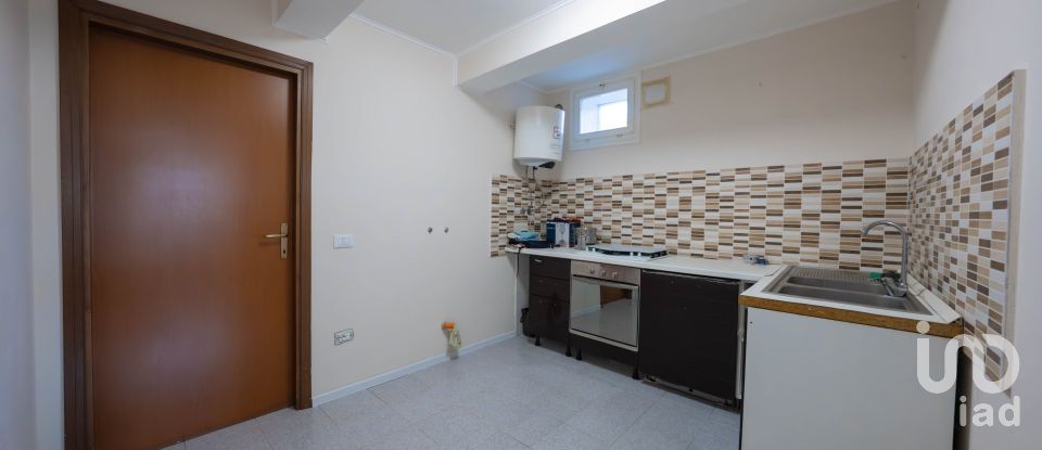 House 4 rooms of 121 m² in Argenta (44010)