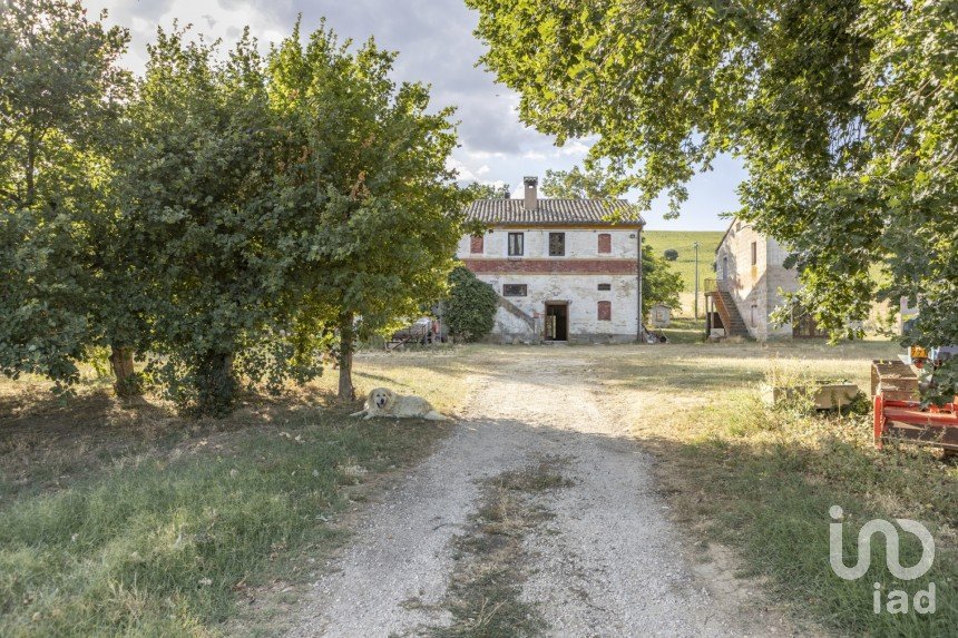 Casa indipendente 18 locali di 390 m² in Osimo (60027)