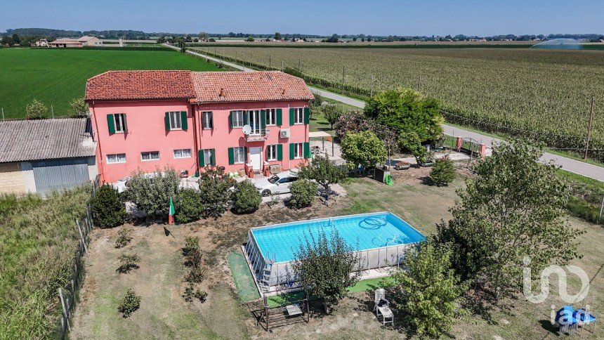 Casa indipendente / Villa 6 locali di 3.149 m² in Berra (44033)