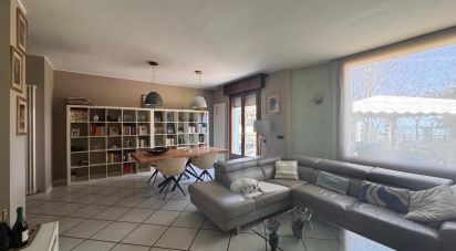 Casale 8 locali di 302 m² in Pesaro (61122)