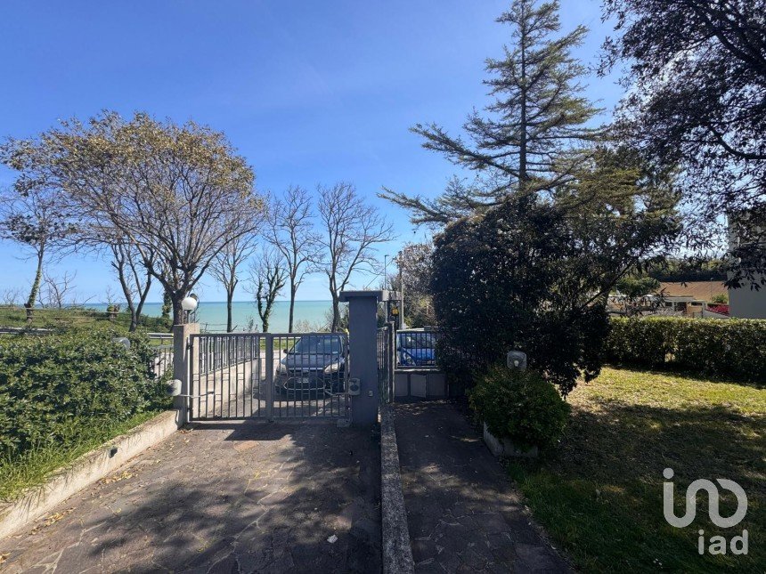 Casale 8 locali di 302 m² in Pesaro (61122)